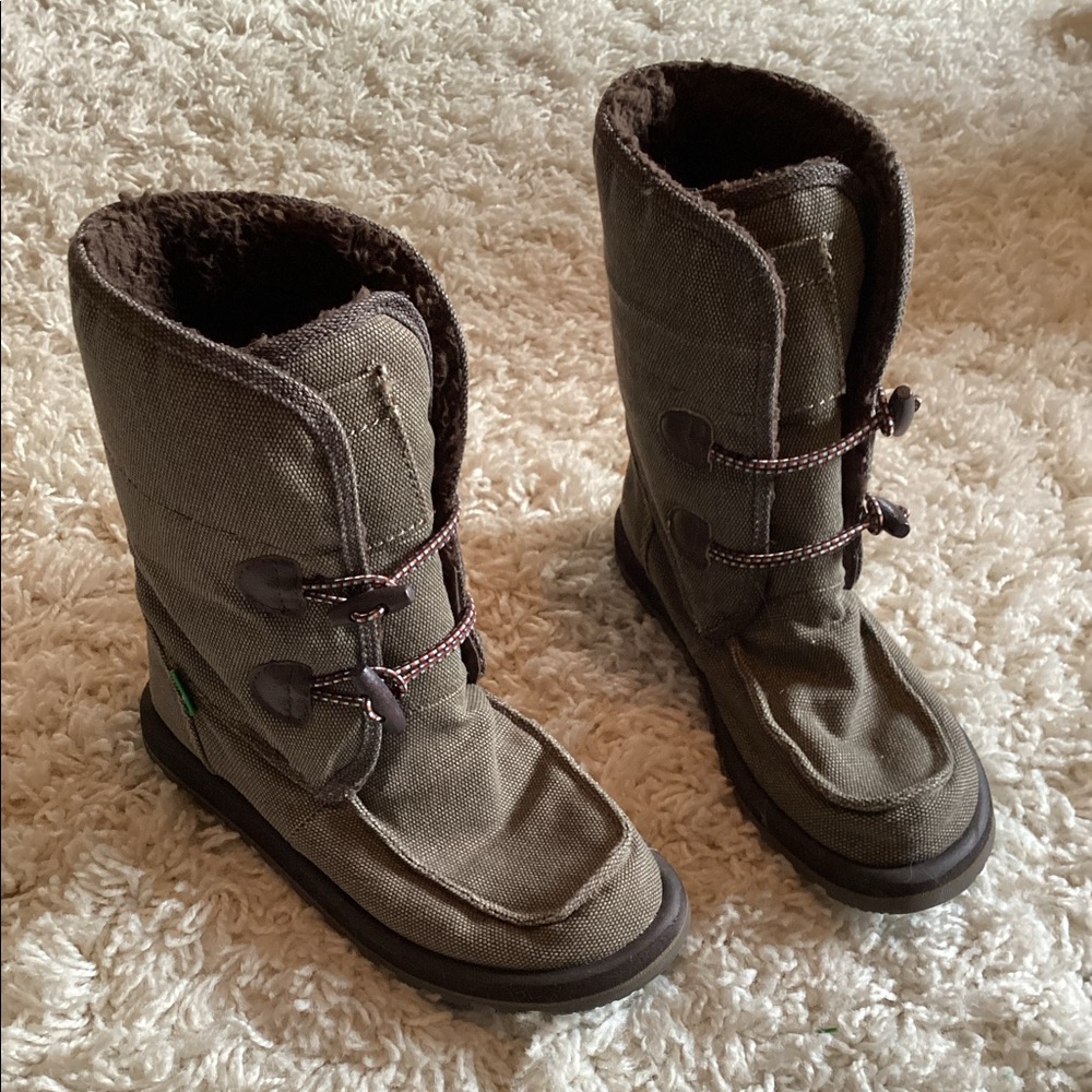 Sanuk boots women’s size 5